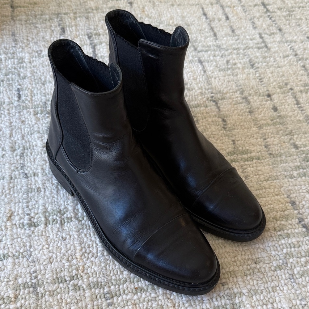 Stuart Weitzman Chelsea Boots